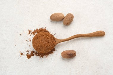 Pala ya da Nutmeg, yemek malzemesi.