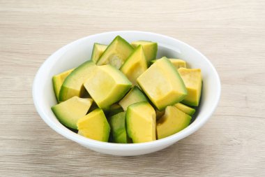 Alpukat veya Avokado dilimi (Persea americana), olgun ve taze