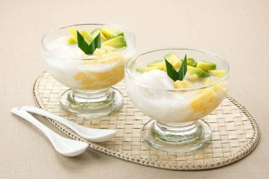 Veznedar ya da veznedar, Endonezya tatlısı, avokado, taze hindistan cevizi meyvesi, hindistan cevizi sütü ya da tatlandırılmış süt içerir.. 