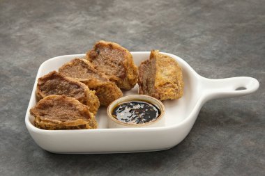 Tahu Walik, köfteli kızarmış tofu. Endonezya yemekleri