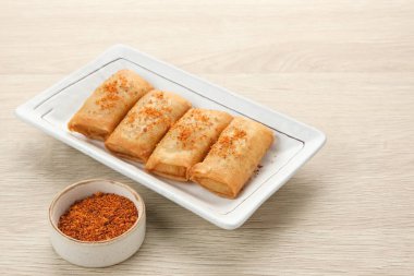 Cibay, tapyoka unundan yapılır, acı biber sosuyla servis edilir, geleneksel Endonezya yemeği.