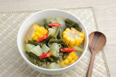 Sayur asam, sayur asem veya tamarind çorbası Endonezya 'nın geleneksel çorbasıdır. Yaygın bileşenler şyote, uzun fasulye ve demirhindi ya da bilimbi ilave edilmiş mısırdır. Beyaz kasede servis edilir..