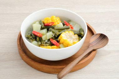 Sayur asam, sayur asem veya tamarind çorbası Endonezya 'nın geleneksel çorbasıdır. Yaygın bileşenler şyote, uzun fasulye ve demirhindi ya da bilimbi ilave edilmiş mısırdır. Beyaz kasede servis edilir..