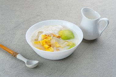 Veznedar ya da veznedar, Endonezya tatlısı, avokado, taze hindistan cevizi meyvesi, hindistan cevizi sütü ya da tatlandırılmış süt içerir.. 