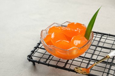 Manisan Kolang-Kaling, veya turuncu renkli şeker palmiyesi meyvesi, Endonezya içeceği ve tatlısını Ramazan ayı boyunca sakladı. Seçili odak.