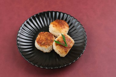 Wingko ya da Wingko Babat, Endonezya 'nın geleneksel çerezi rendelenmiş hindistan cevizi, glüten pirinç unu ve şekerden yapılır.. 