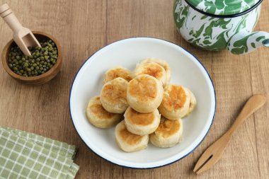 Bakpia, Bakpia Pathok is a typical Yogyakarta food made from a mixture of green beans, cheese and sugar, which is wrapped in flour, then baked. clipart