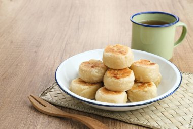 Bakpia, Bakpia Pathok is a typical Yogyakarta food made from a mixture of green beans, cheese and sugar, which is wrapped in flour, then baked. clipart