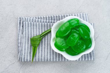 Manisan Kolang-Kaling, veya yeşil renkli şeker palmiyesi meyvesi, Endonezya içeceği ve tatlısı Ramazan ayı boyunca korunmuş. 