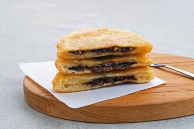 Hotteok, Güney Kore krepleri ya da fındık ve şeker dolu kızarmış hamur, geleneksel sokak yemekleri.. 