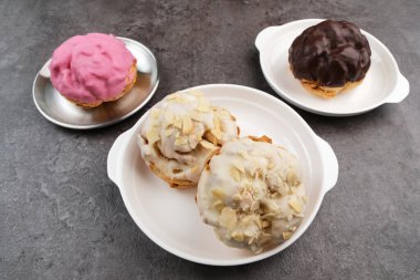 Kue Soes ya da Choux Pasta Kreması Çikolata ya da vanilya kremalı