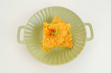 Martabak Mie, yumurtalı erişte, pırasa ve kızarmış. Endonezya yemekleri