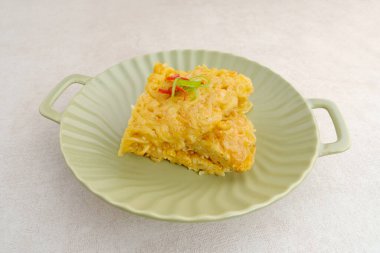 Martabak Mie, yumurtalı erişte, pırasa ve kızarmış. Endonezya yemekleri