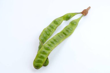 Pete ya da Petai ya da pis kokulu fasulye, genellikle çiğ yenir ya da diğer yemek malzemeleri için.