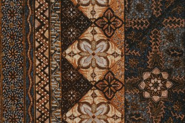 Ayrıntılı Kahverengi ve Bej Batik Kumaş Deseni