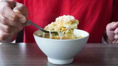 Soto Ayam Lamongan, Endonezya 'dan geleneksel tavuk çorbası
