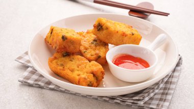 Biber soslu ev yapımı tofu nuggetları.