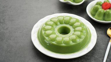 Çilekli kibrit pudingi.