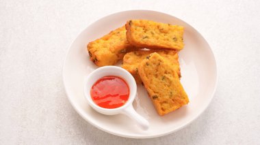 Biber soslu ev yapımı tofu nuggetları.