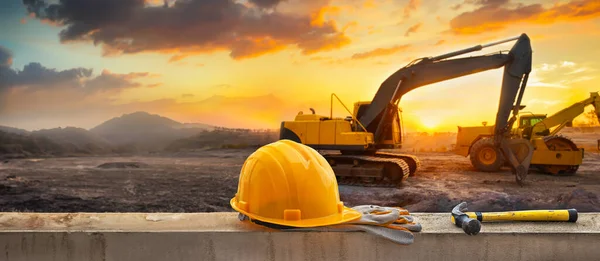 Chapéu Duro Amarelo Canteiro Obras — Fotografia de Stock