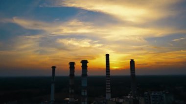  Hava Aracı - Bir Enerji Santrali Üzerinde Gün Batımı Manzarası
