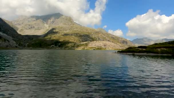 Alpenlandschap Een Dolomietmeer — Stockvideo