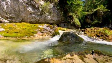 İtalyan Dolomitlerinde yaz manzarası - 5K