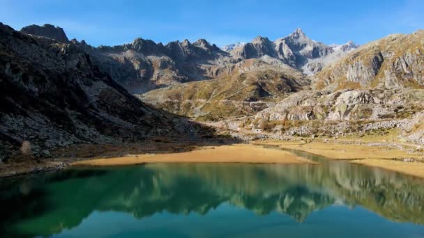 Flygdrönare Alpint Landskap Sjö Italienska Dolomiterna — Stockvideo