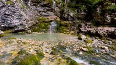  İtalyan Dolomitlerindeki dağ manzarası - 5K