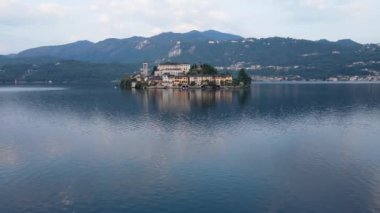  Hava Aracı - Orta San Giulio Adası manzarası
