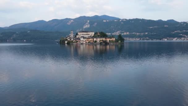 Luftdrohne Landschaft Auf Der Insel Orta San Giulio — Stockvideo