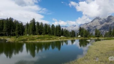 Hava Aracı - Dolomitlerdeki Alp Manzarası