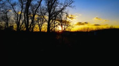  Hava Aracı - Ormanda Günbatımında Sonbahar Manzarası