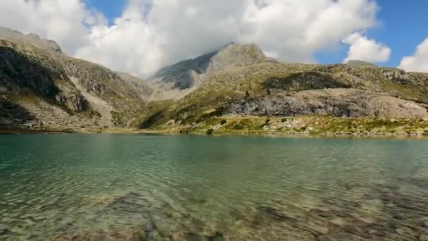 Фантастичний Пейзаж Альпійському Озері — стокове відео