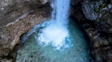 Hava Aracı - Alp Şelalesi 'nin manzarası