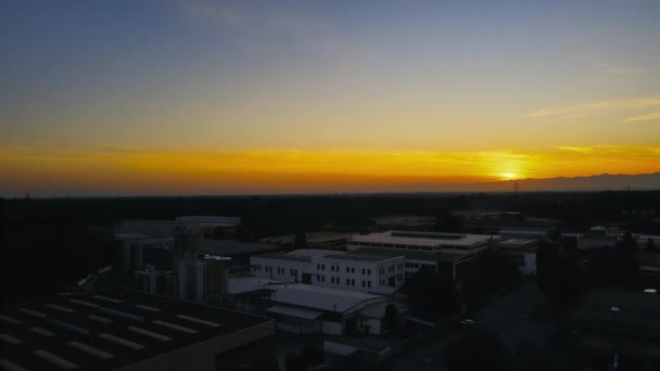 Hava Aracı Şehirde Günbatımı Manzarası — Stok video