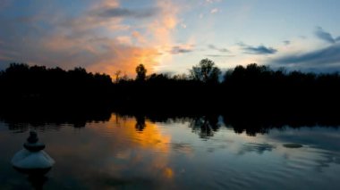 Nehirde Günbatımı - 5K