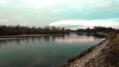 Nehirdeki Kış Panoraması - 5K