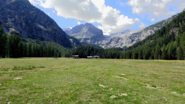 Paisagem Alpina Nas Dolomitas — Vídeo de Stock