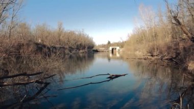 Ticino Nehri üzerindeki kış manzarası - 5K