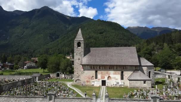 Letecký Dron Krajina Středověkém Kostele Itálii — Stock video
