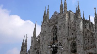Milano 'nun Duomo' sunda yaz manzarası