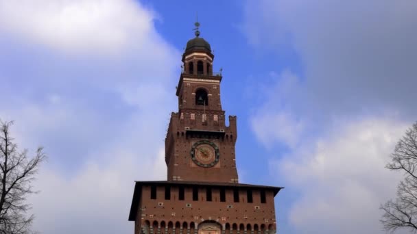 Vårlandskap Vid Castello Sforzesco — Stockvideo