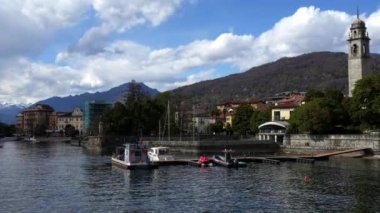 Verbania Gölü 'ndeki bahar manzarası Maggiore İtalya