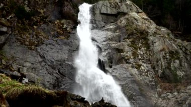 Dolomitlerin Şelaleleri Yavaş Çekimde Harikalar