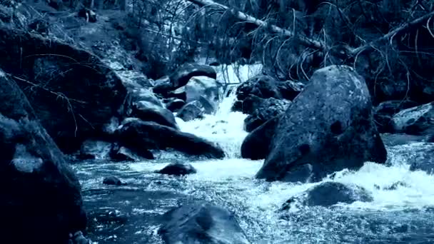 山々を流れる川 ドロマイトの旅 — ストック動画