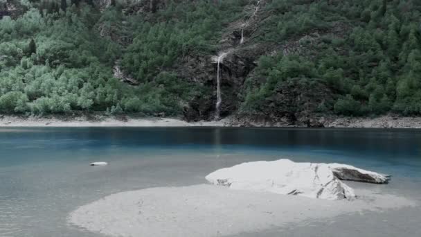 Aerial Drone Ένας Κρυμμένος Παράδεισος Λίμνη Αντρόνα Και Καταρράκτης Της — Αρχείο Βίντεο
