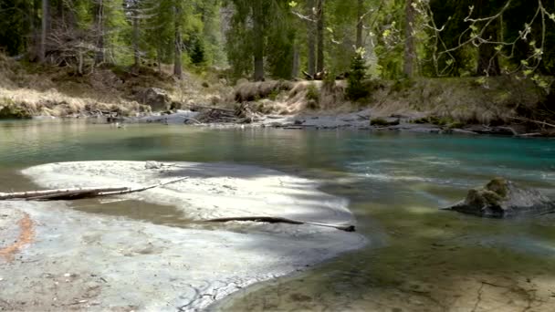 Μια Αλπική Λίμνη Στα Δολομίτες Ένα Μαγικό Μέρος Για Χαλαρώσετε — Αρχείο Βίντεο