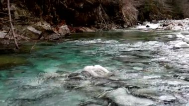 Dağlarda saklı bir cennet, Dolomitlerin turkuaz nehri.