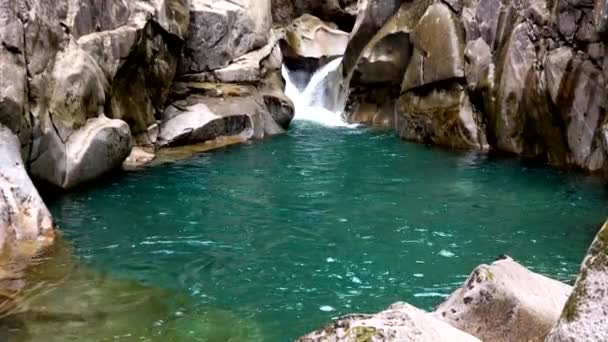 Lago Esmeralda Una Joya Escondida Los Alpes — Vídeos de Stock